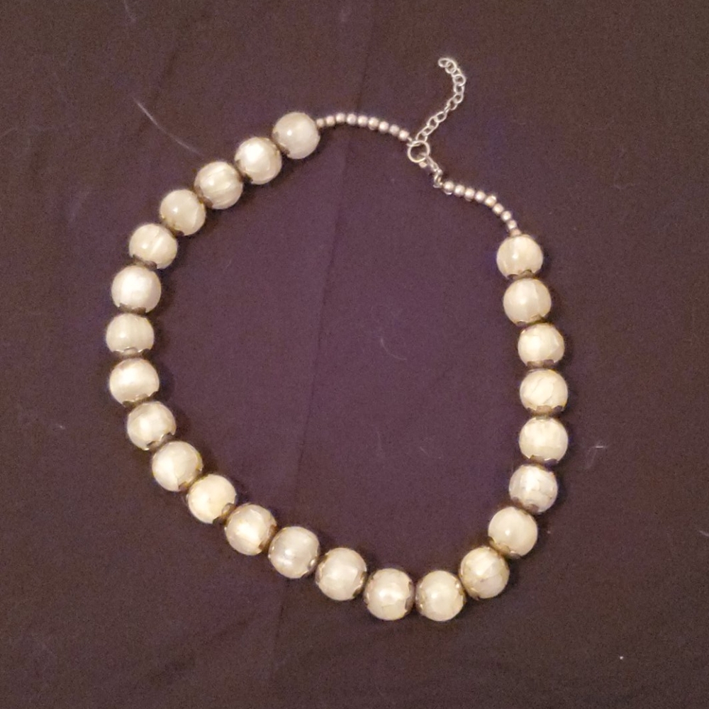 Neat Glitterfilled Cracked Beaded Necklace